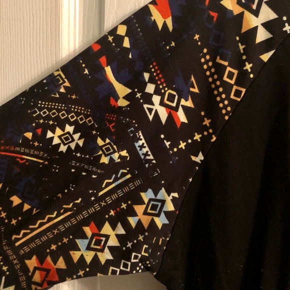 EUC LulaRoe Randy Tee - Picture 2 of 3